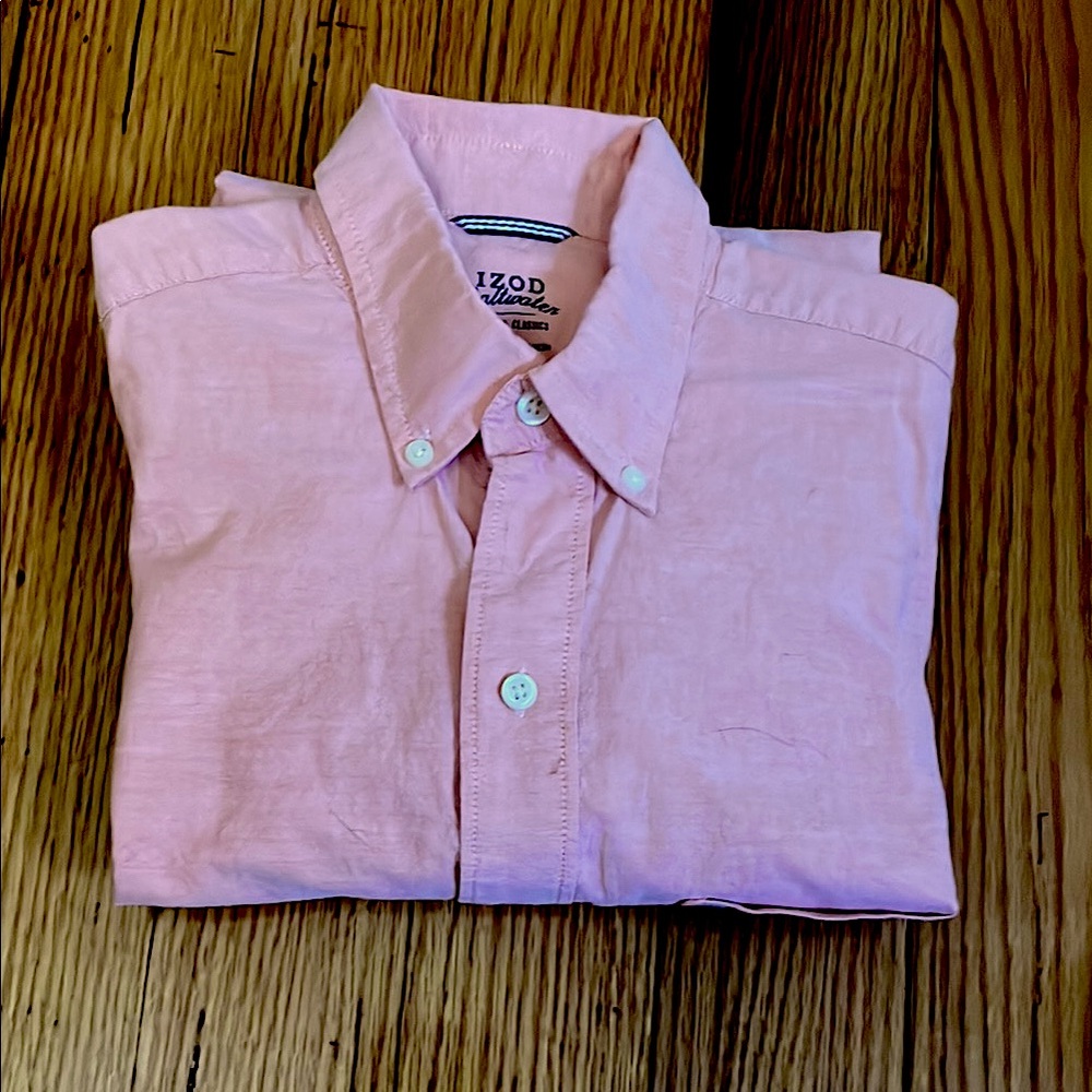 Izod long sleeve men’s shirt. Perfect addition to your spring wardrobe. Peach